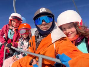Esquiar en Sierra Nevada con niños: guía para familias
